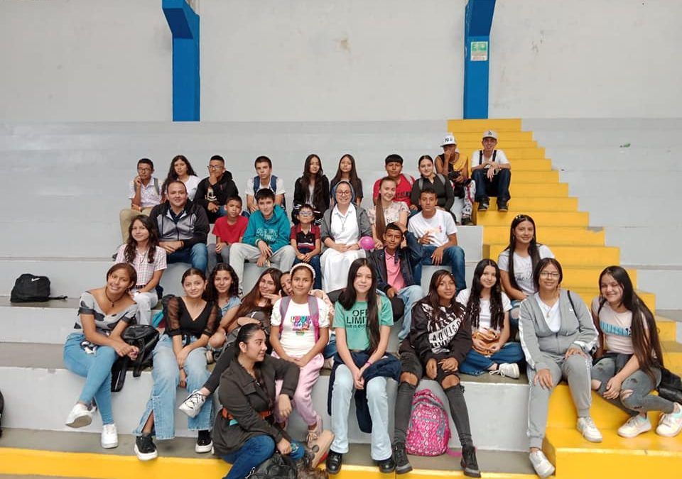 La comunidad de Calarcá se une en actividades de cuaresma para jóvenes y en solidaridad con la obra social Sta Genoveva