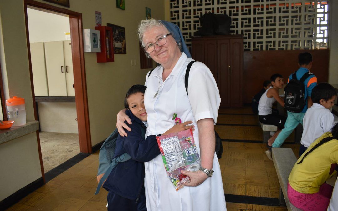Visita de la Madre General Enedina Fernández Superiora General a Calarcá: Avances en el proyecto Sueños de Hogar Santa Genoveva y apertura de nuevos caminos en Medellín.