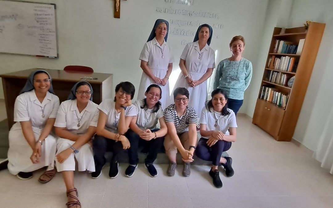 Encuentro formativo Anual con el lema “El secreto de un SI sostenido” y celebración de Pascua junto a las Hnas de la comunidad de Toledo.