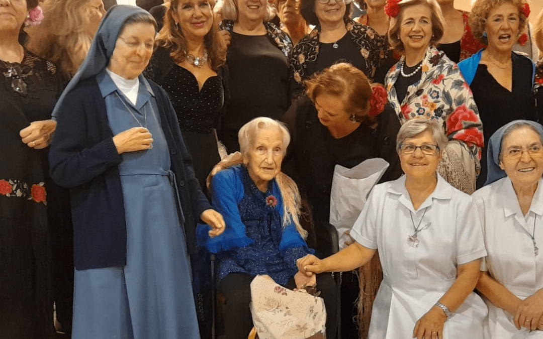 Emotiva celebración de los 100 años de vida de doña Amelia Malo en Madrid