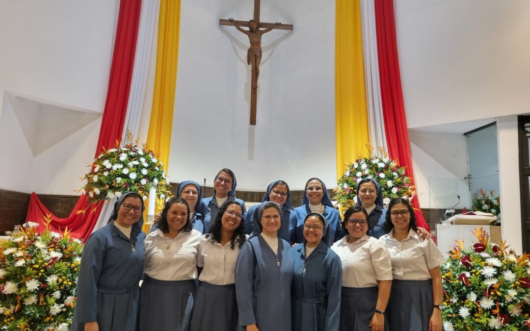 Sr. Maria Angelis Espinoza makes her first profession of vows in Medellin