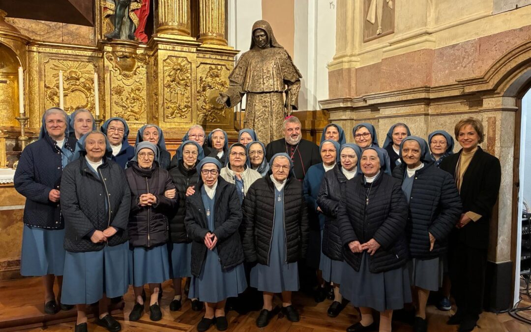 The Basilica del Pilar blesses and enthrones the sculpture of Saint Genoveva Torres Morales as part of the centenary celebrations of the Angelic Sisters.